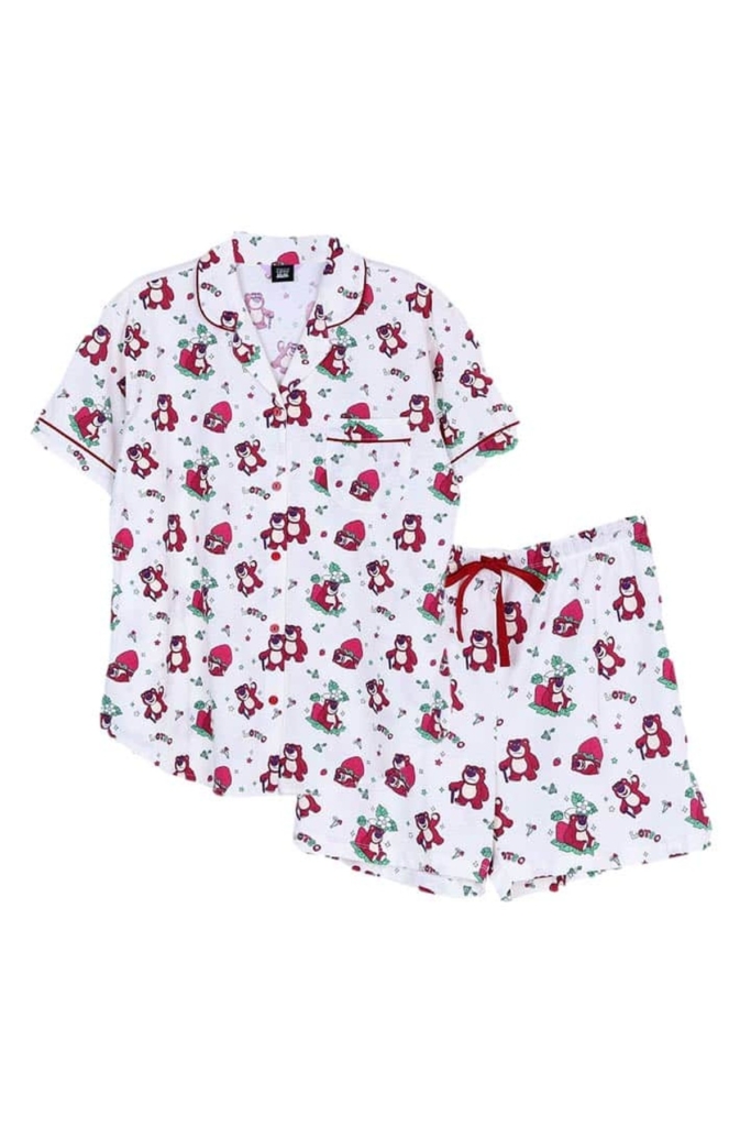 ชุดนอนผู้หญิง JOSILINS เซตแขนสั้นขาสั้น Toy Story Lotso Strawberry Fest สีขาว