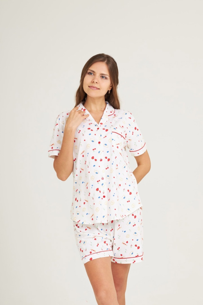 ชุดนอนผู้หญิง JOSILINS เซตแขนสั้นขาสั้น Bake with love สีครีม