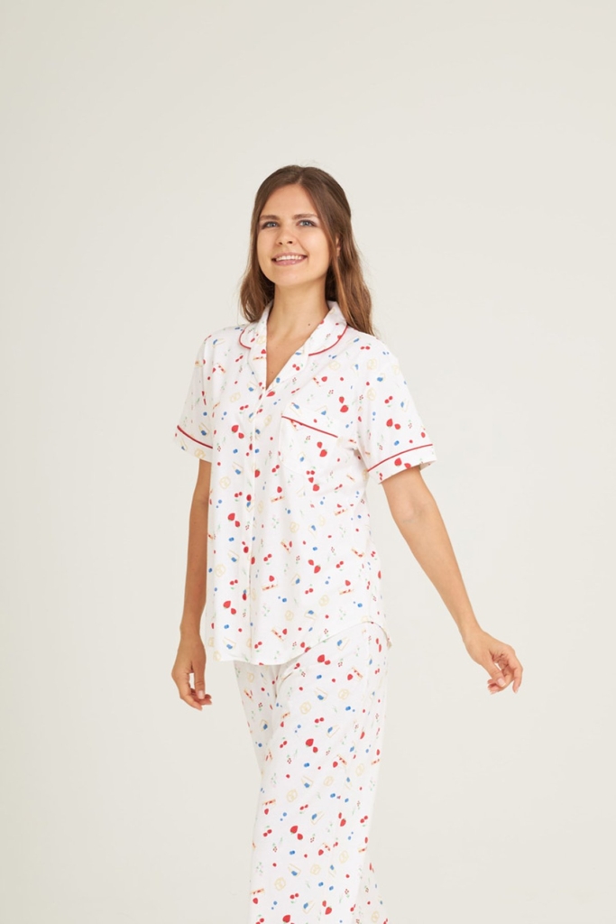 ชุดนอนผู้หญิง JOSILINS เซตแขนสั้นขายาว Bake with love สีครีม