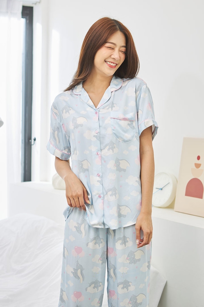 ชุดนอนผู้หญิง JOSILINS เซตแขนสั้นขายาว Dumbo Bamboo Head in the Cloud สีฟ้า