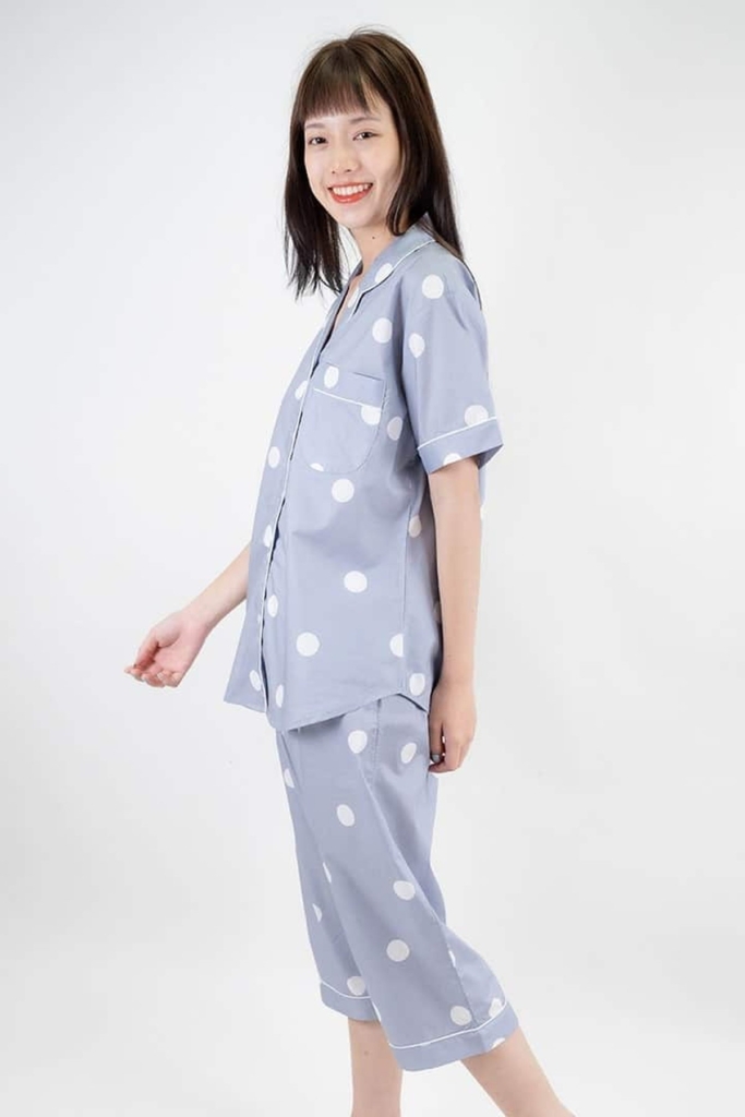 ชุดนอนผู้หญิง JOSILINS เซตแขนสั้นขาสี่ส่วน Super Polka Dot สีกรม และสีเทา