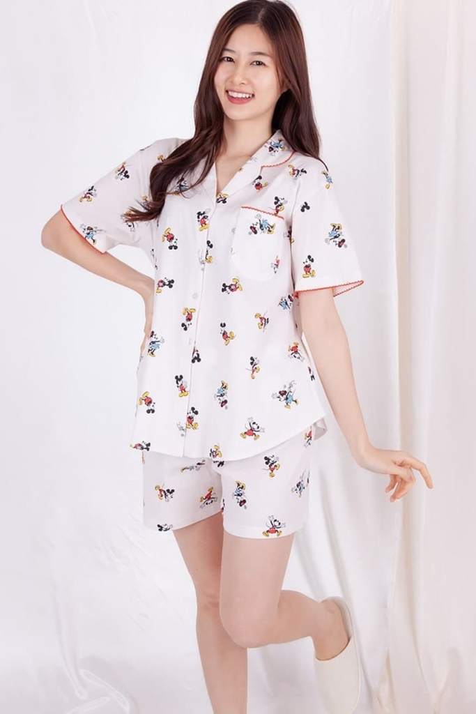ชุดนอนผู้หญิง JOSILINS เซตแขนสั้นขาสั้น Mickey Mouse actart collection สีครีม