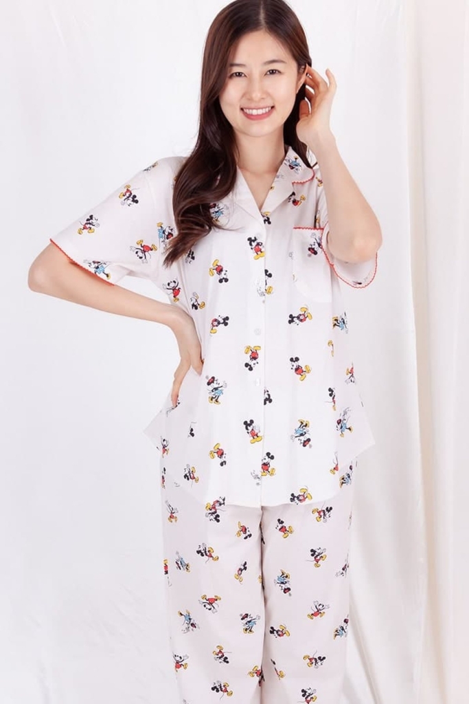 ชุดนอนผู้หญิง JOSILINS เซตแขนสั้นขายาว Mickey Mouse actart collection สีครีม