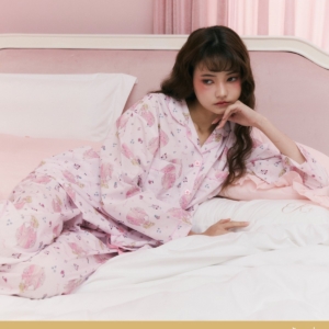 Josilins ชุดนอน ผู้หญิง ลิขสิทธิ์ Disney Princess คอลเลคชัน Aurora Dream Kiss ผ้าวูเว่น SM ML LXL